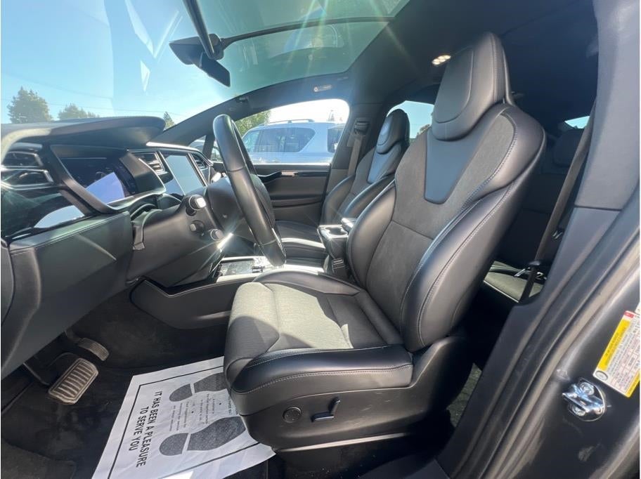 2017 Tesla Model X 75D Sport Utility 4D